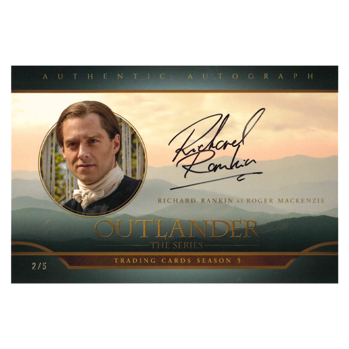 Outlander Trading Cards Season 5: Blind-Reveal Oversized Autograph Card