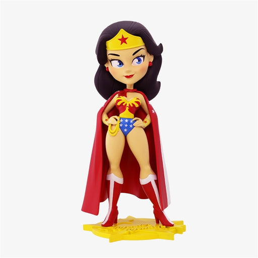 Limited edition Caped Variant Lynda Carter as Wonder Woman vinyl figure! This variant of the upcoming figure exclusively sports a regal cape that the regular version will not have. A 7-inch vinyl figure.